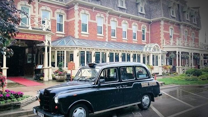 Niagara-on-the-Lake Wine Tour with Lunch -Private Tour in Classic English Cab