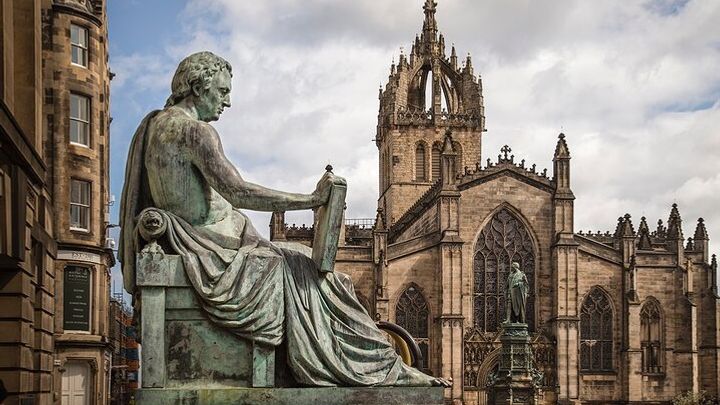 Edinburgh Castle Ticket and Royal Mile Walking Tour