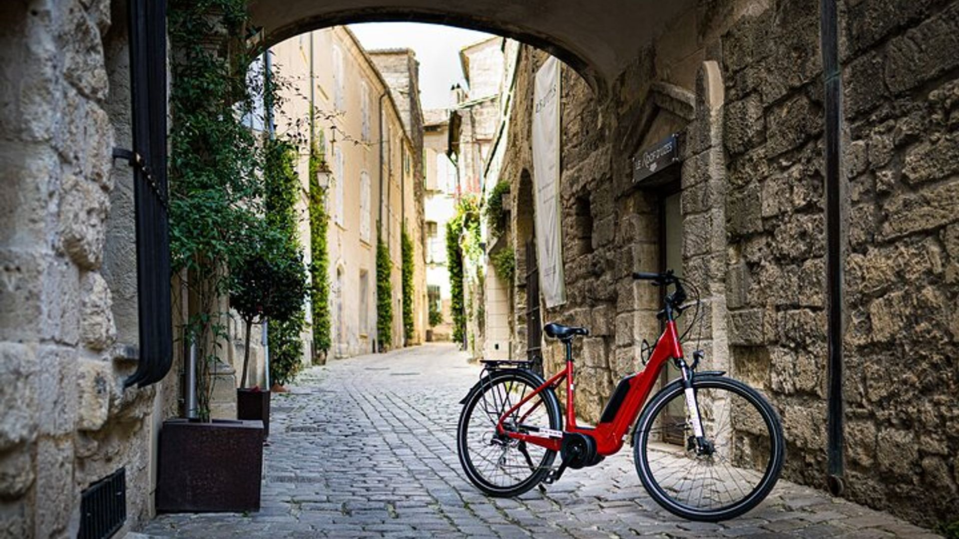 Les Carrières de Lumières à vélo : une demi-journée