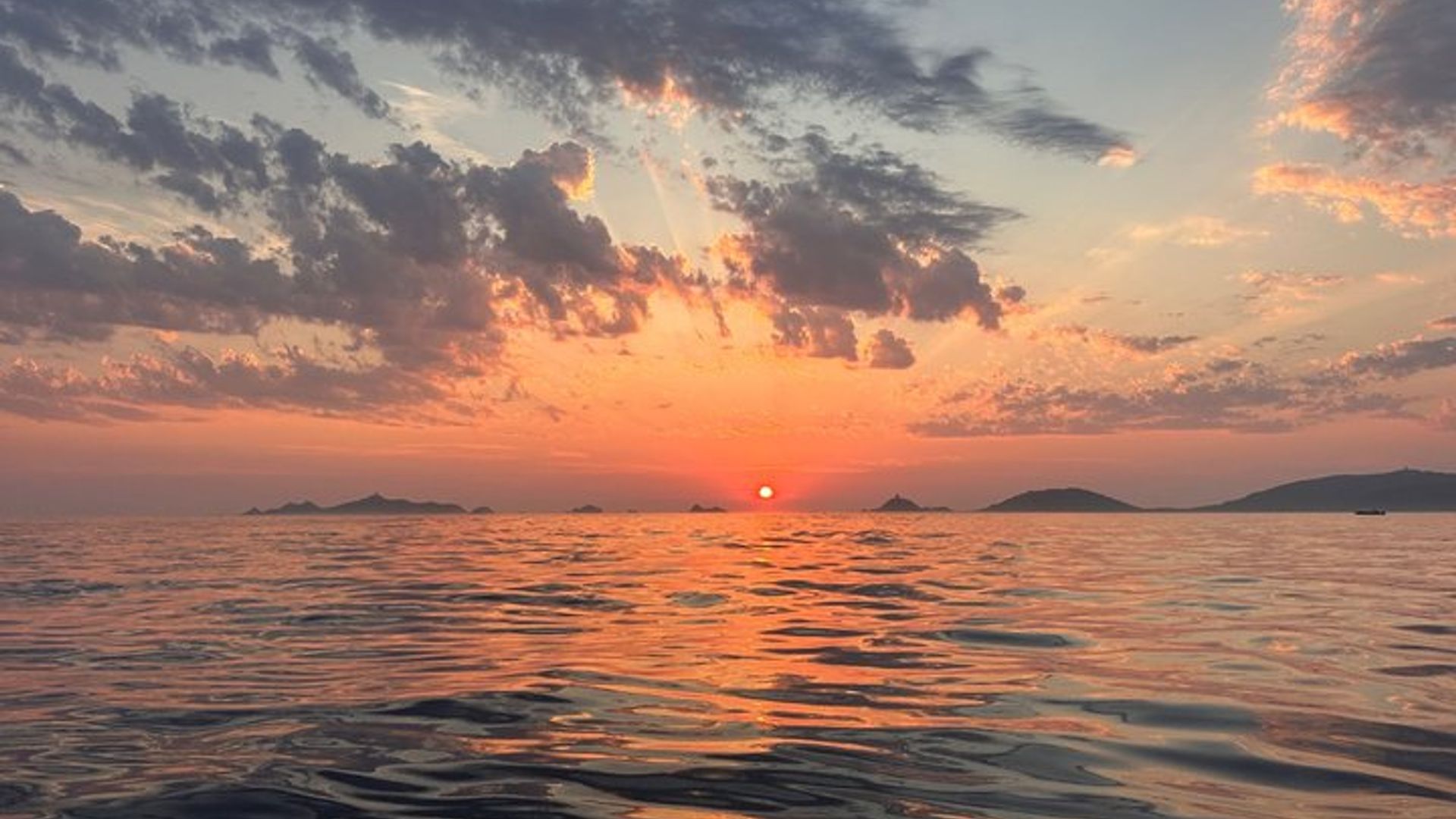Crociere al Tramonto alle Isole Sanguinarie in Corsica con Aperitivo