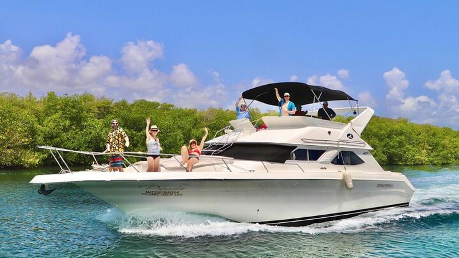 Cancun: Private Luxury Yacht Charter