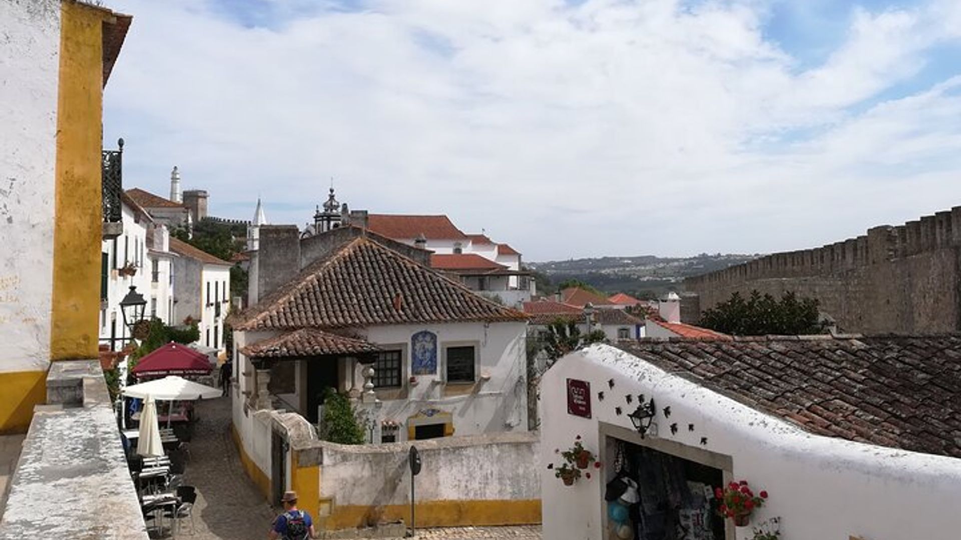 Privater One-Way-Trip von Lissabon nach Porto über Obidos, Nazare und Fatima