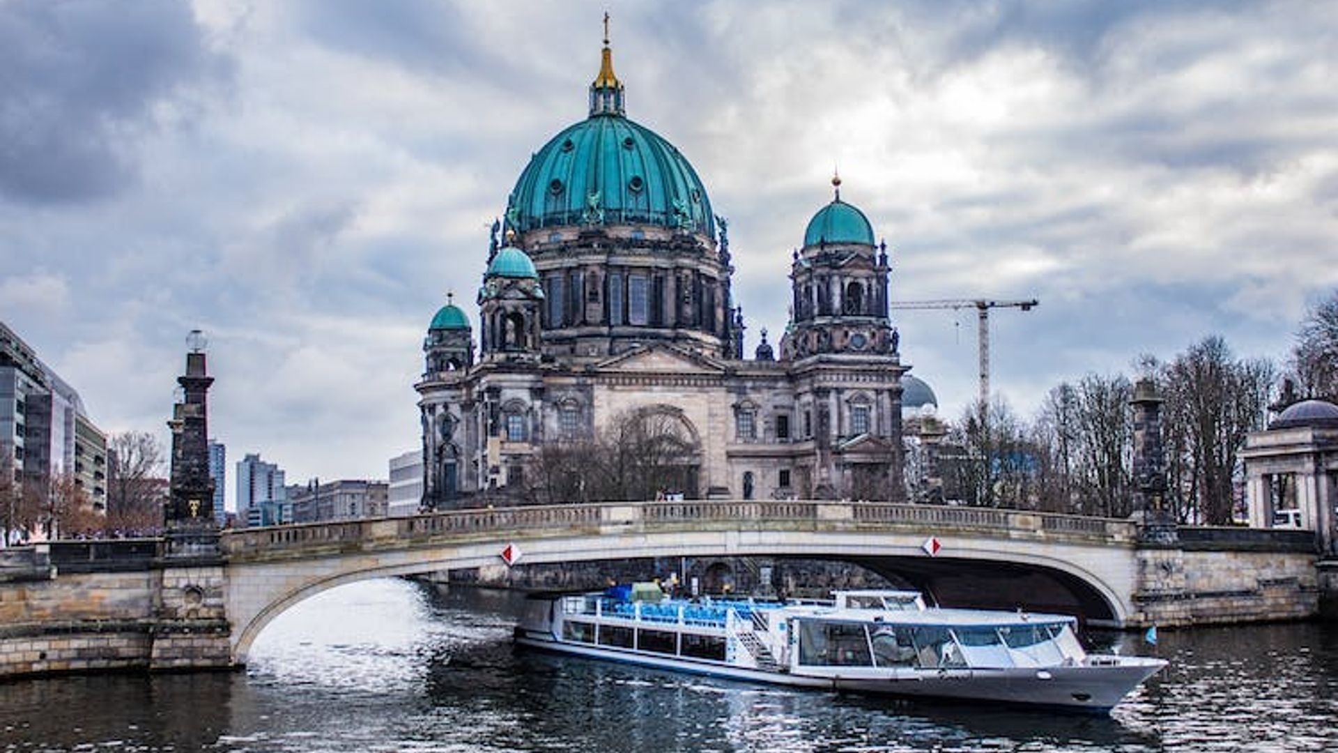 3.5-hour cruise of East and West Berlin
