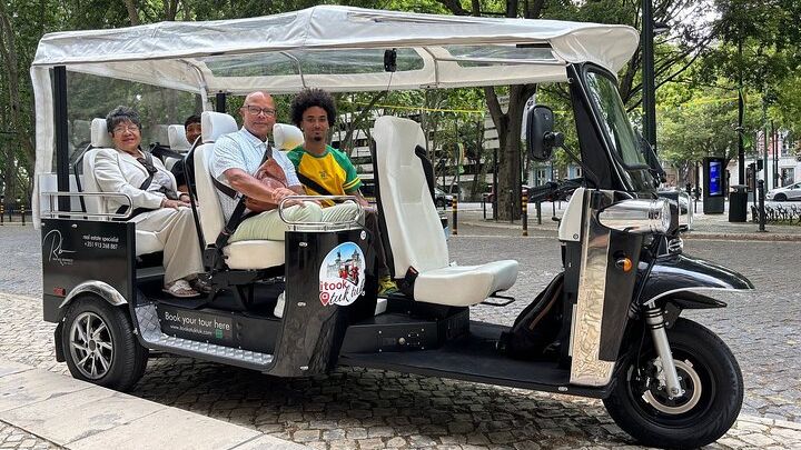 Lisbon Private Sightseeing Tour by Electric Tuk-Tuk