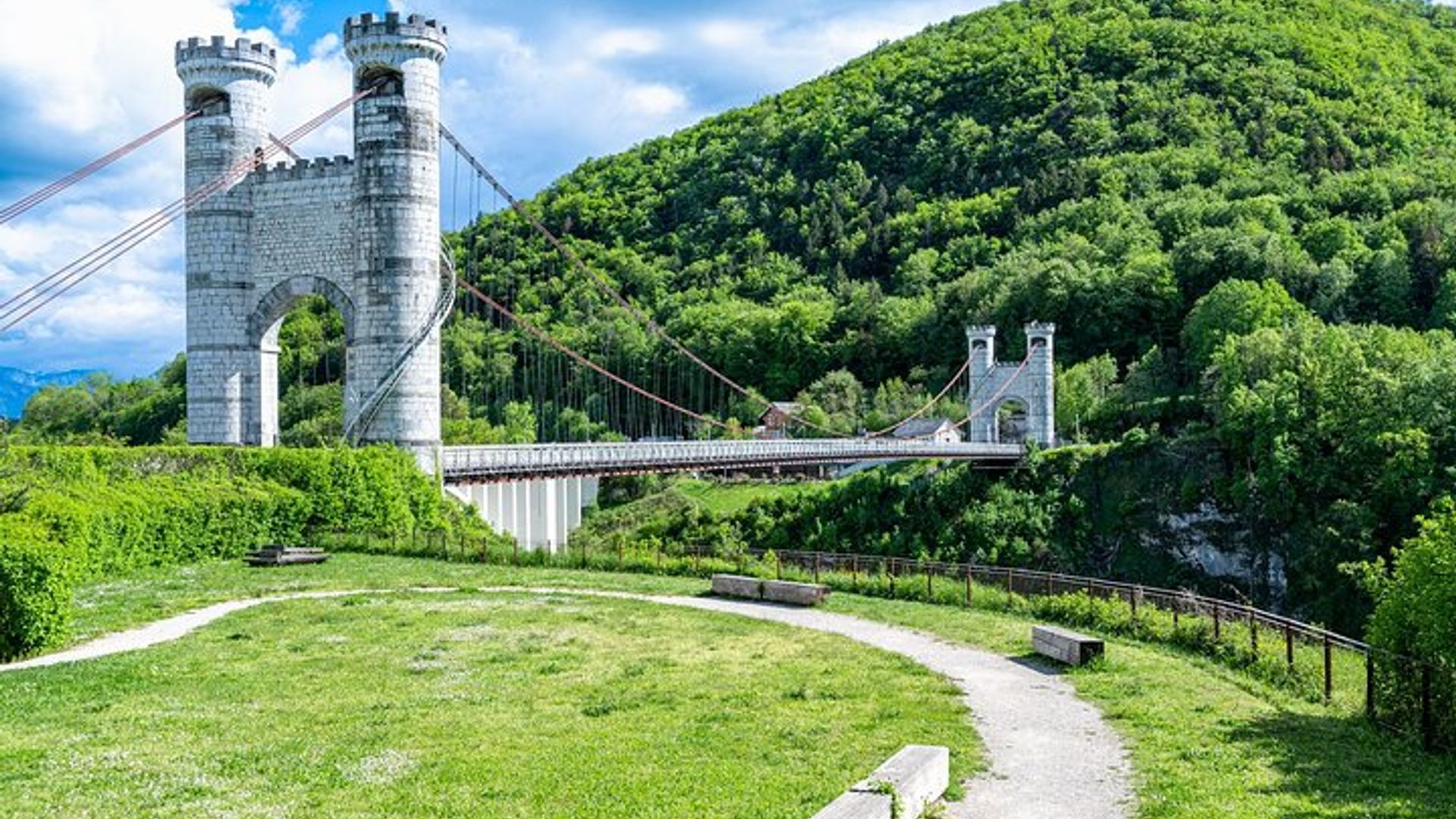 Discover the Hidden Gems from Geneva to Annecy