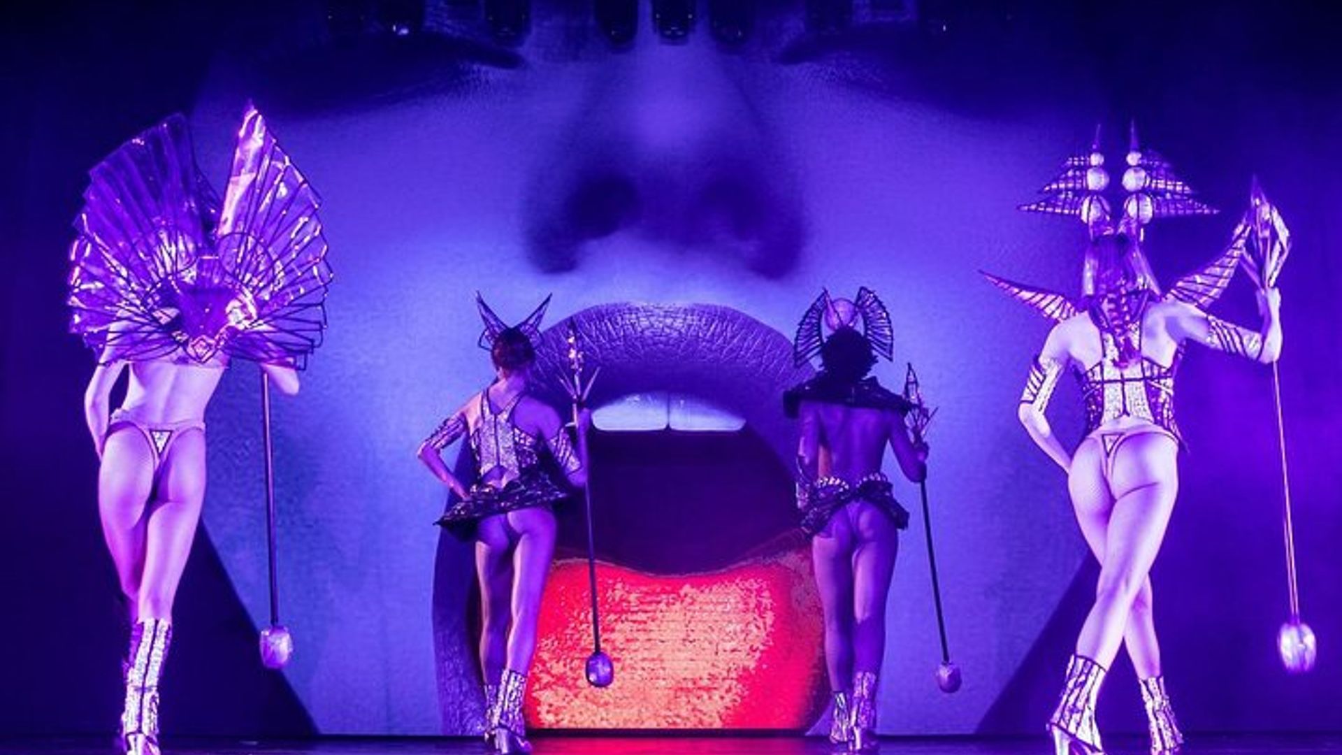 Paris Paradis Latin Cabaret VIP seating, Dinner & Bollinger Champ