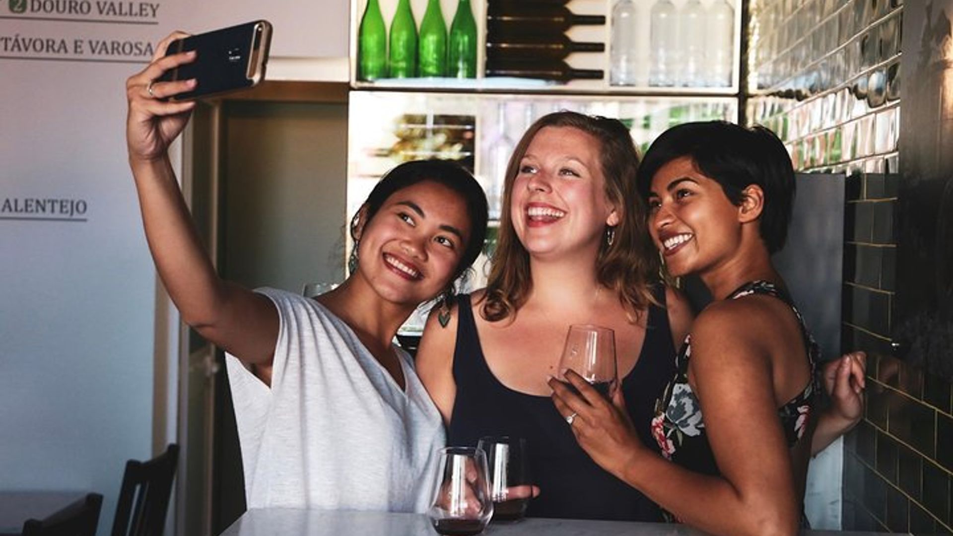 Almuerzo ligero de degustación de vinos para grupos pequeños en Lisboa