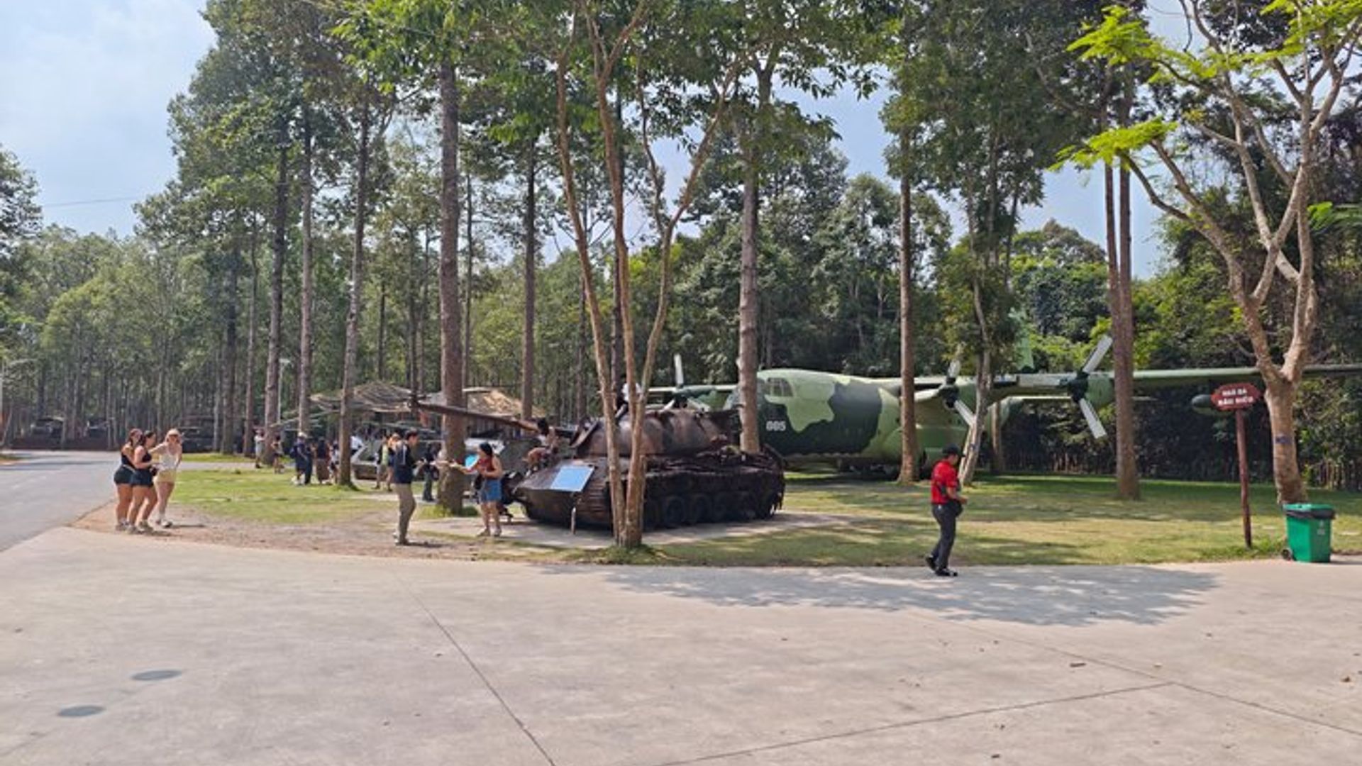 Ho Chi Minh City: Cu Chi Ben Duoc Tunnels Small-Group Tour