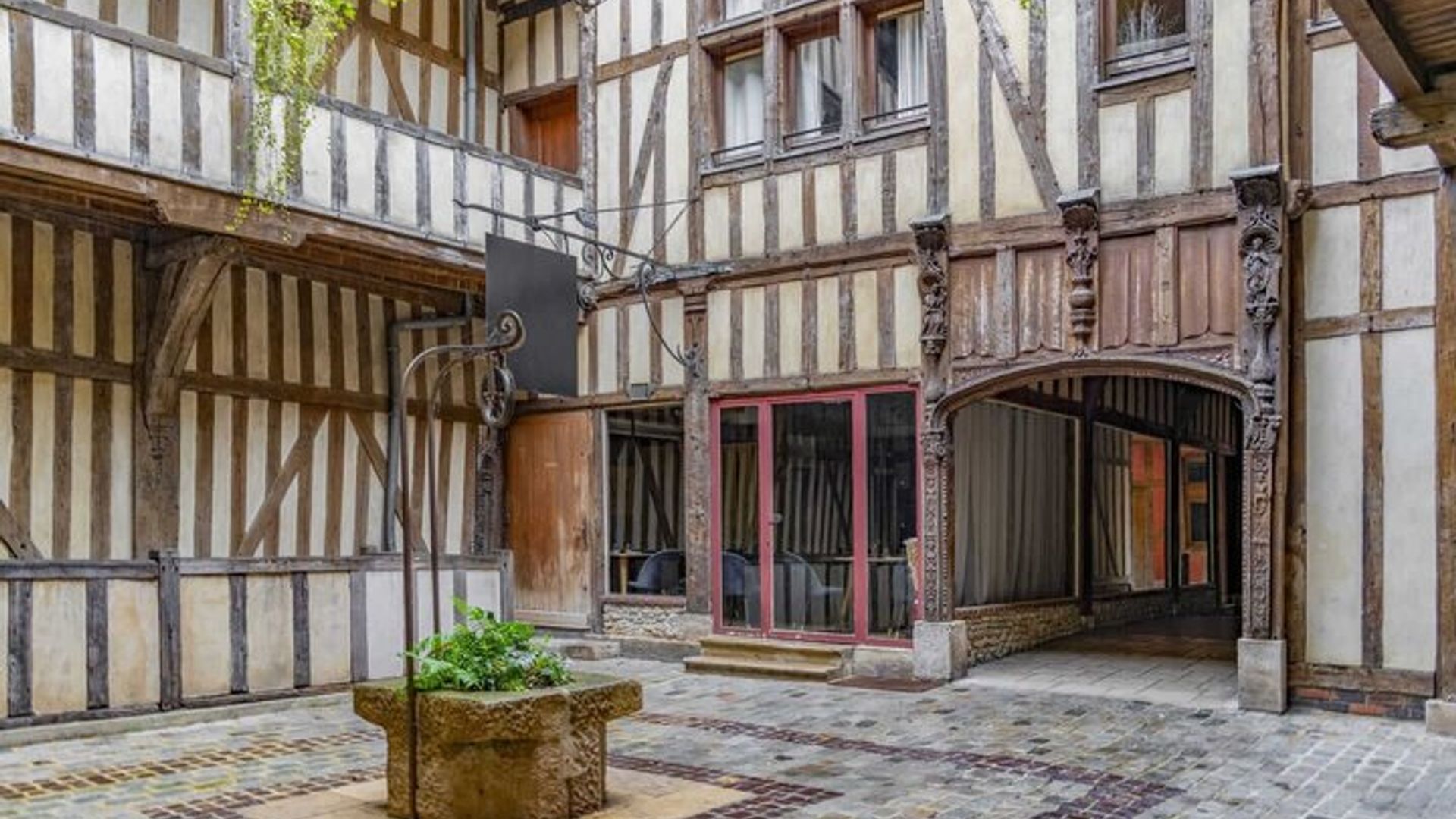 Bonjour Troyes : Privé 2 - Heure Intro City Walk avec Guide Local