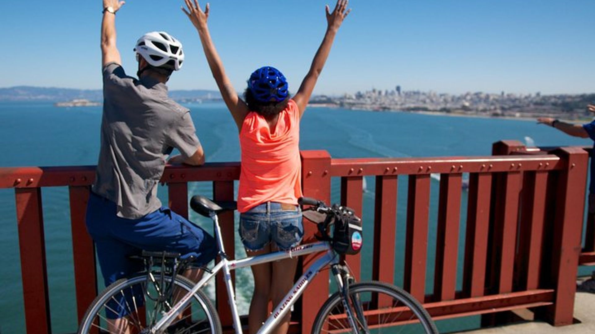 Golden Gate Bridge Guided Bicycle Tour with Lunch at Local Hotspot image 1
