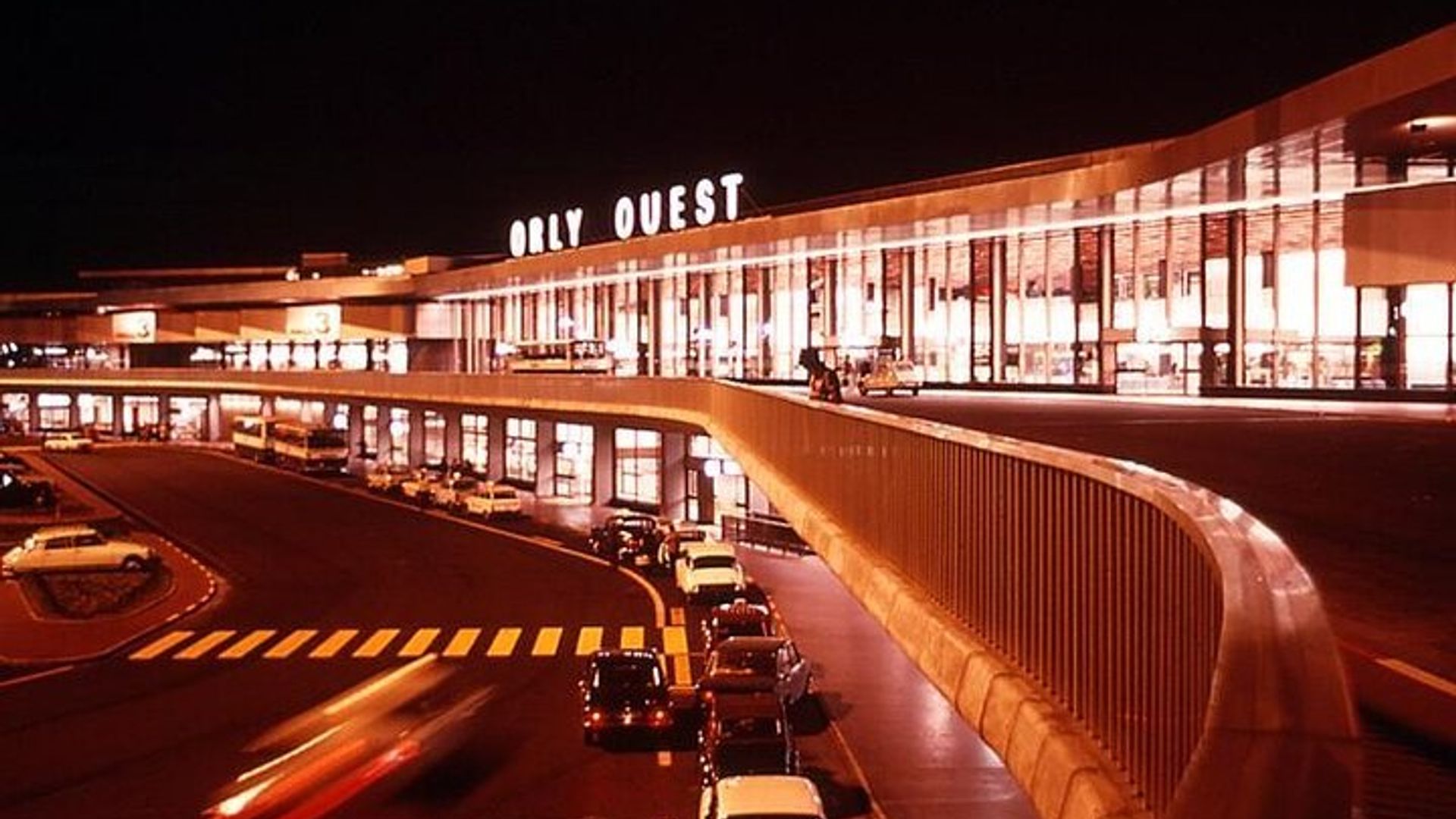 Orly Paris Airport to Paris Private One-Way Arrival Transfer