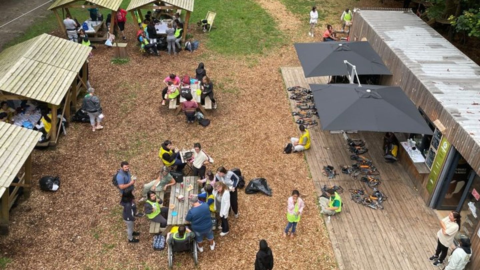 AccroCamp Poissy - Curso de aventura en las copas de los árboles
