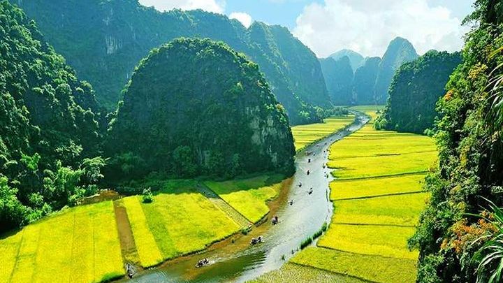 Ninh Binh Tour 1 Day: Hoa Lu, Trang An, Mua Cave, Limousine 9Pax