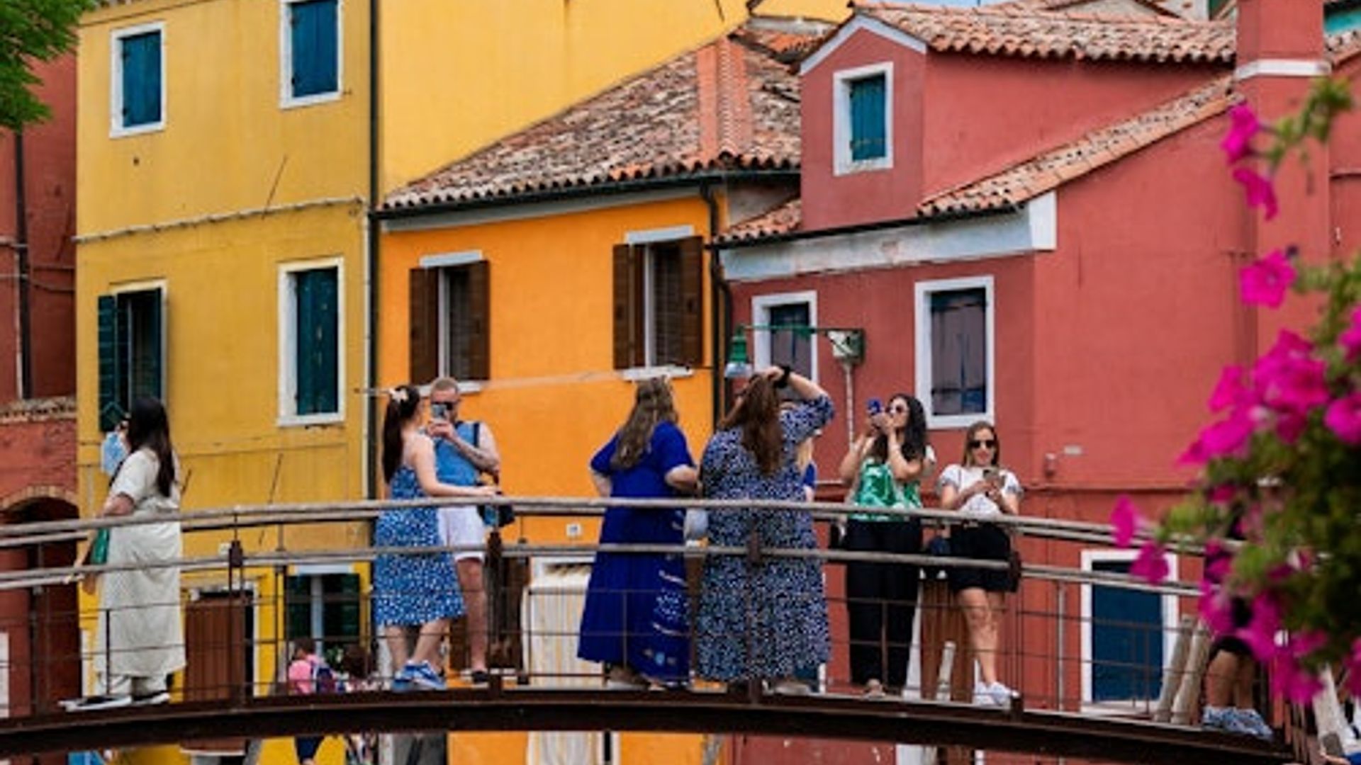 Murano and Burano: Boat Tour + Glassblowing Demo From Train Station