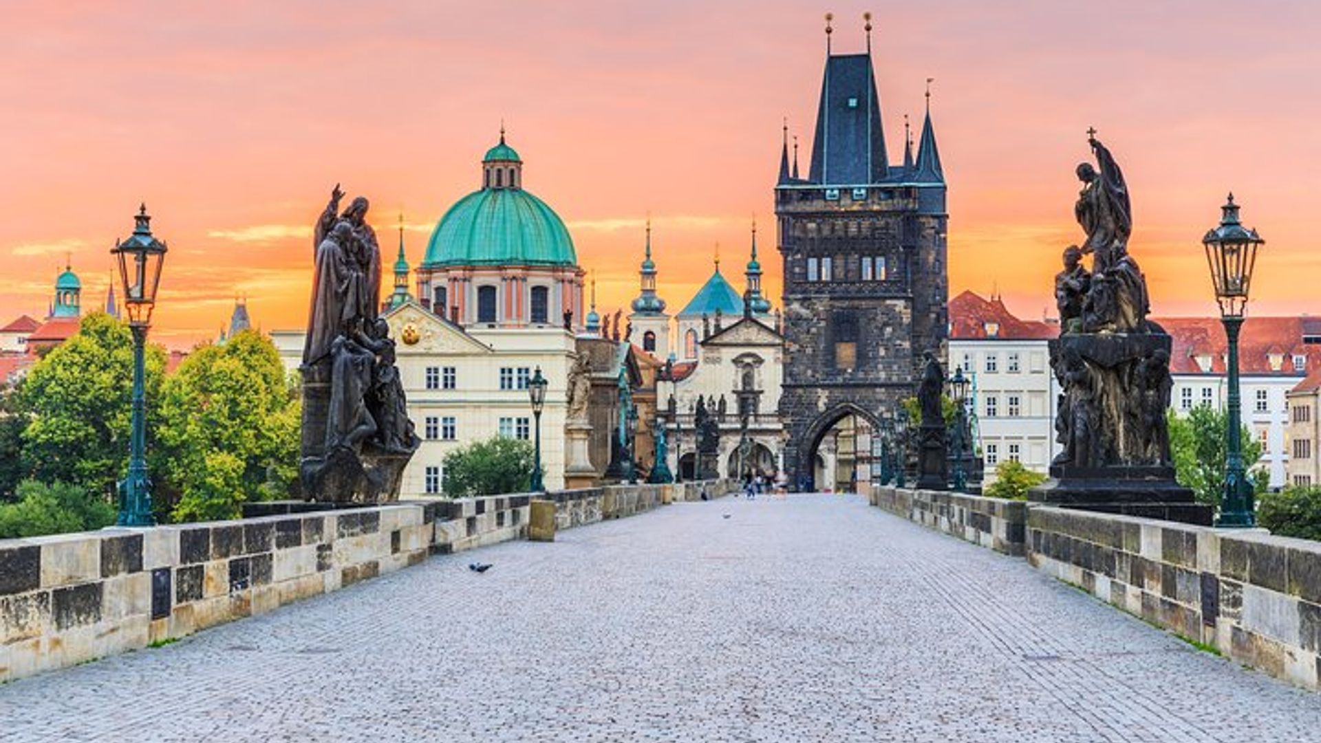 Prague Castle: Skip-the-line & Private Audio Tour on Mobile App