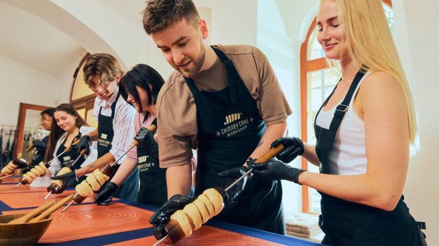 Budapest Traditional Chimney Cake Kurtoskalacs Workshop