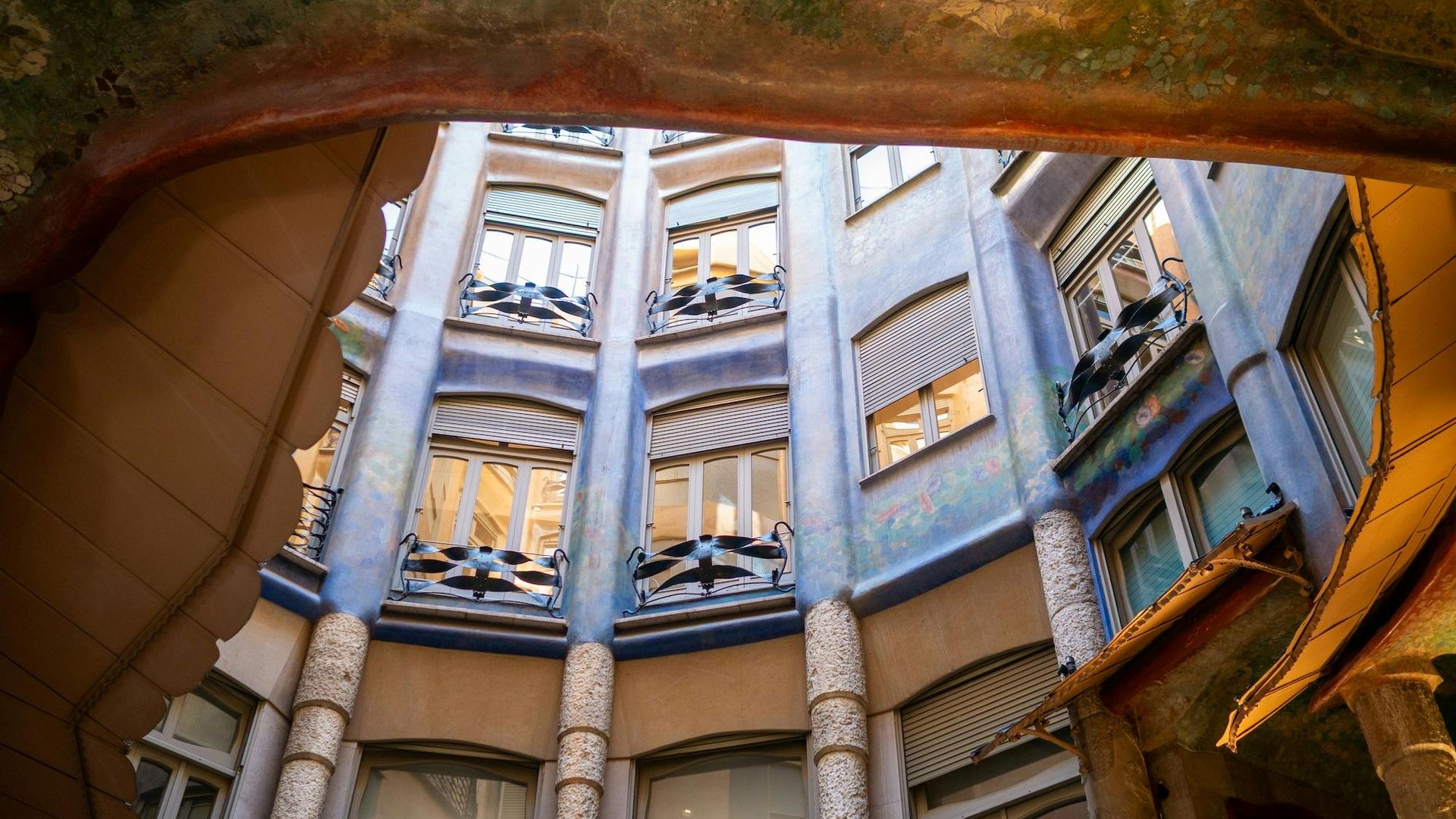 Sagrada Familia and Pedrera small-group tour with glass of cava