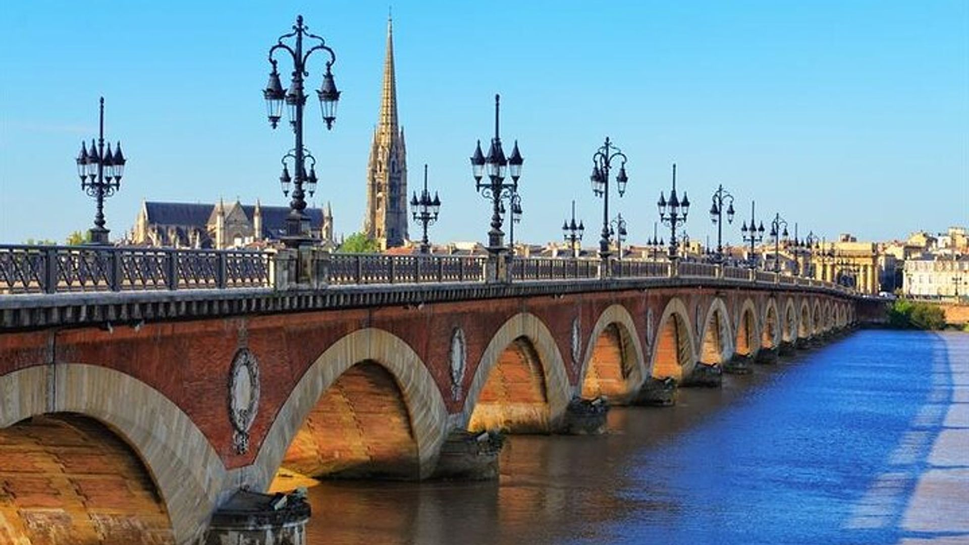 Le Verdon Port to Bordeaux: Culture, Wine & Highlights Shore Trip