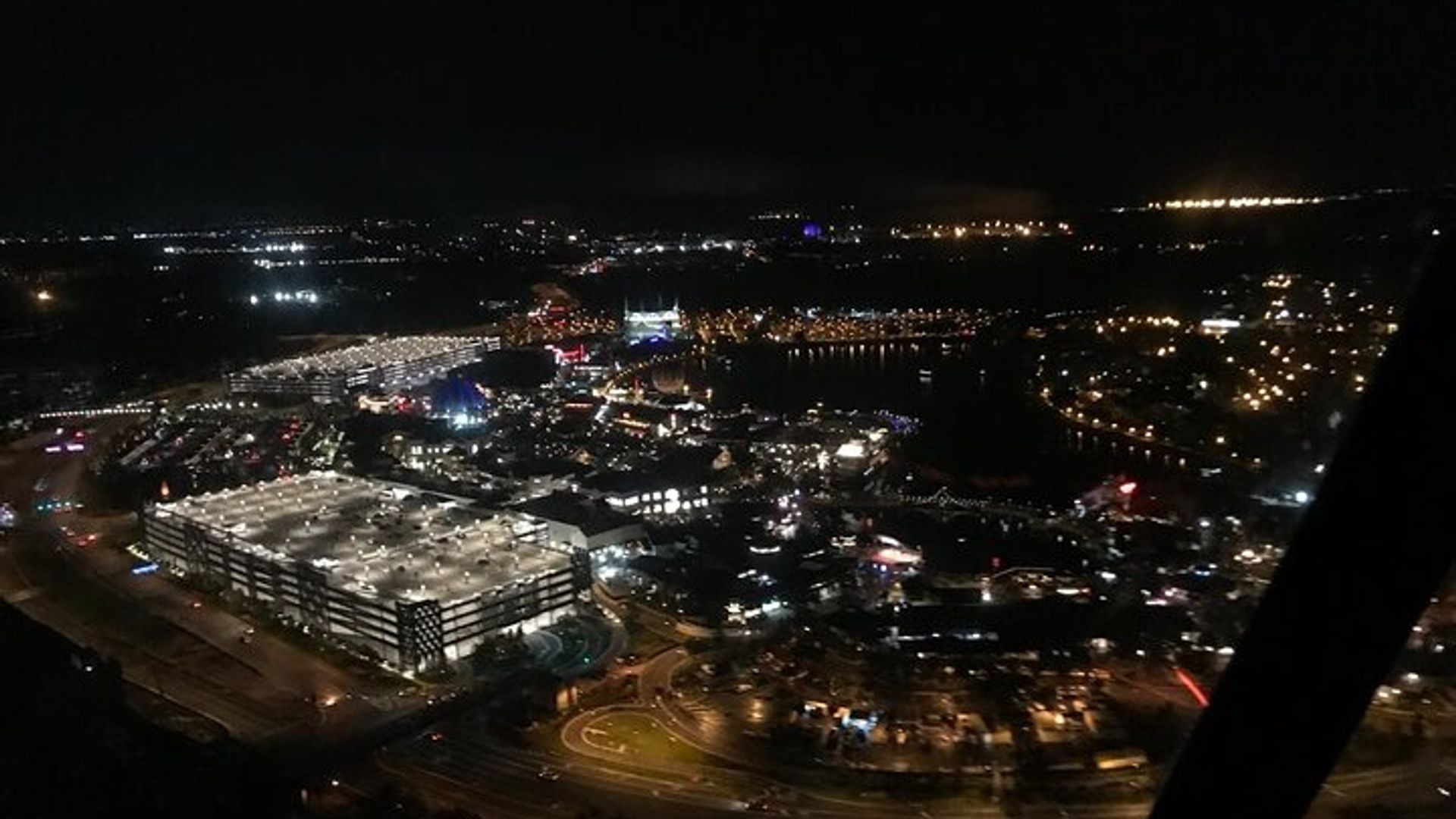 Nach Feierabend 31 Meilen Helikoptertour über alle Themenparks