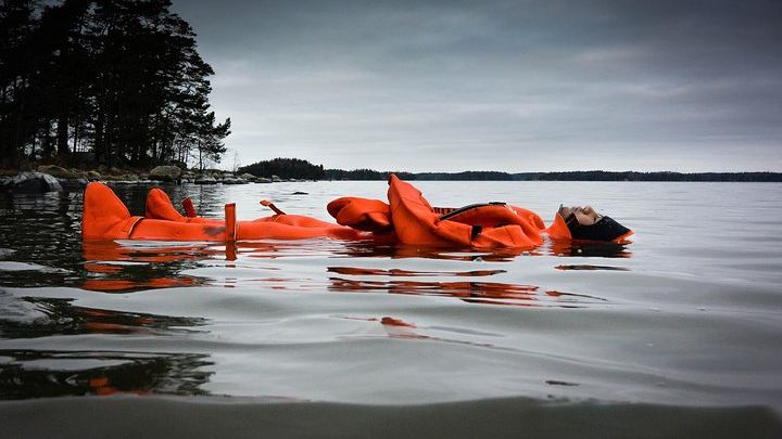 90-Minute Survival Suit Ice Swimming Experience, Helsinki