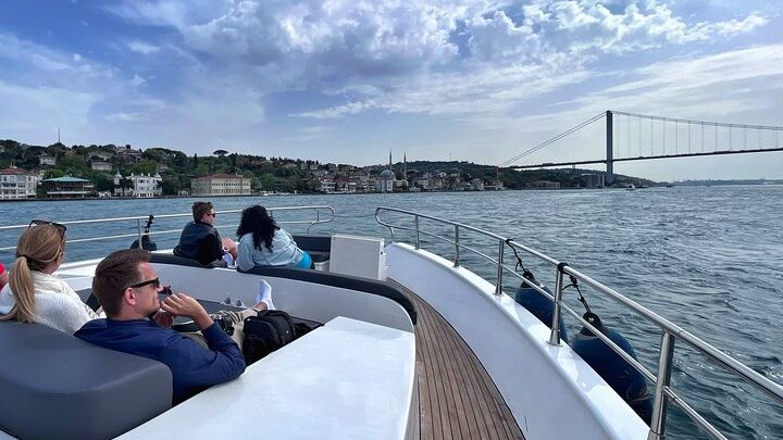 Bosphorus Yacht Cruise & A Visit to Kanlica on The Asian Side