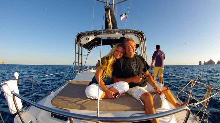 Cabo San Lucas Small-Group Sunset Yacht Cruise With Drinks