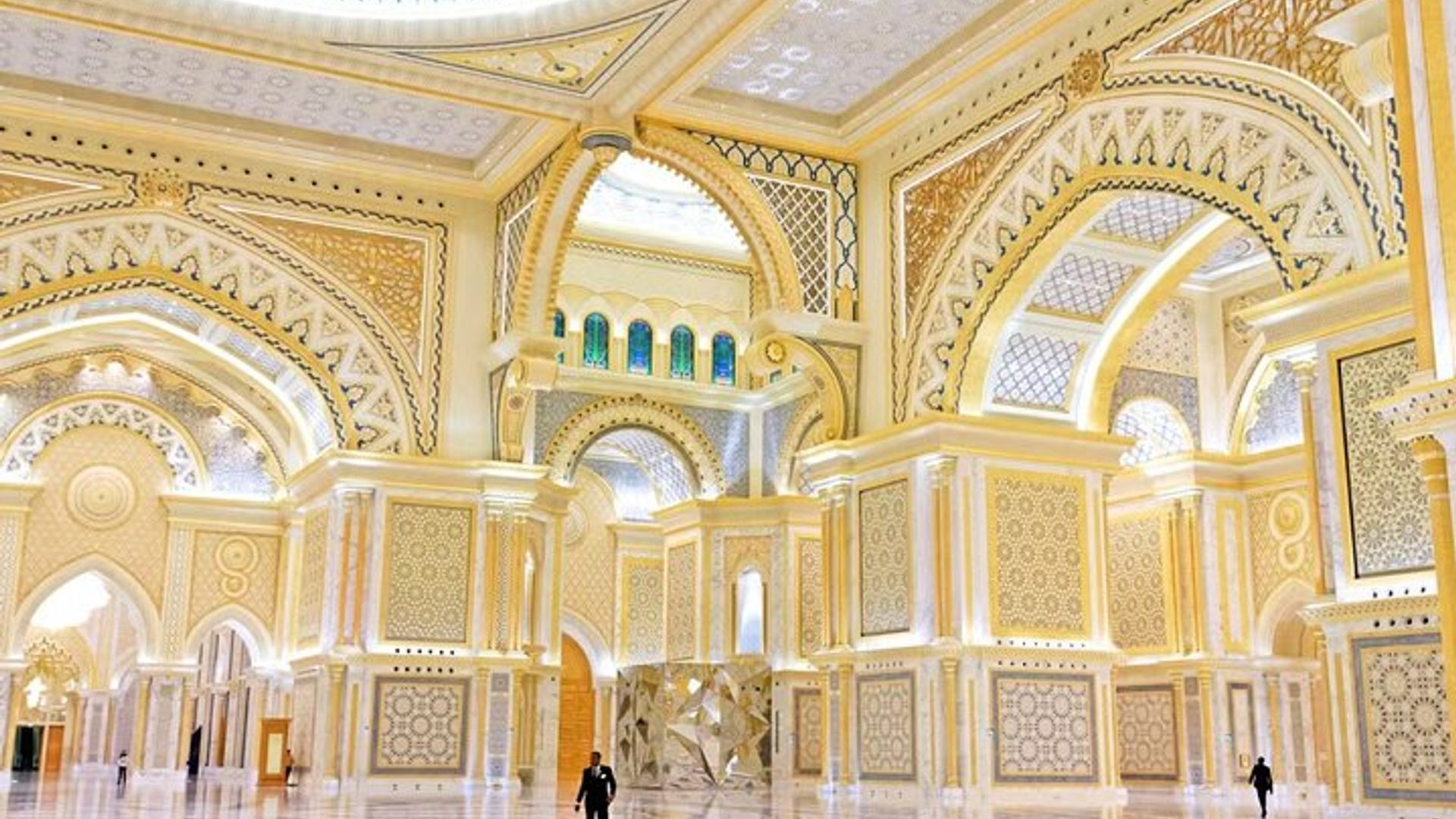 Abu Dhabi guided tour including Qasr Al Watan and local lunch