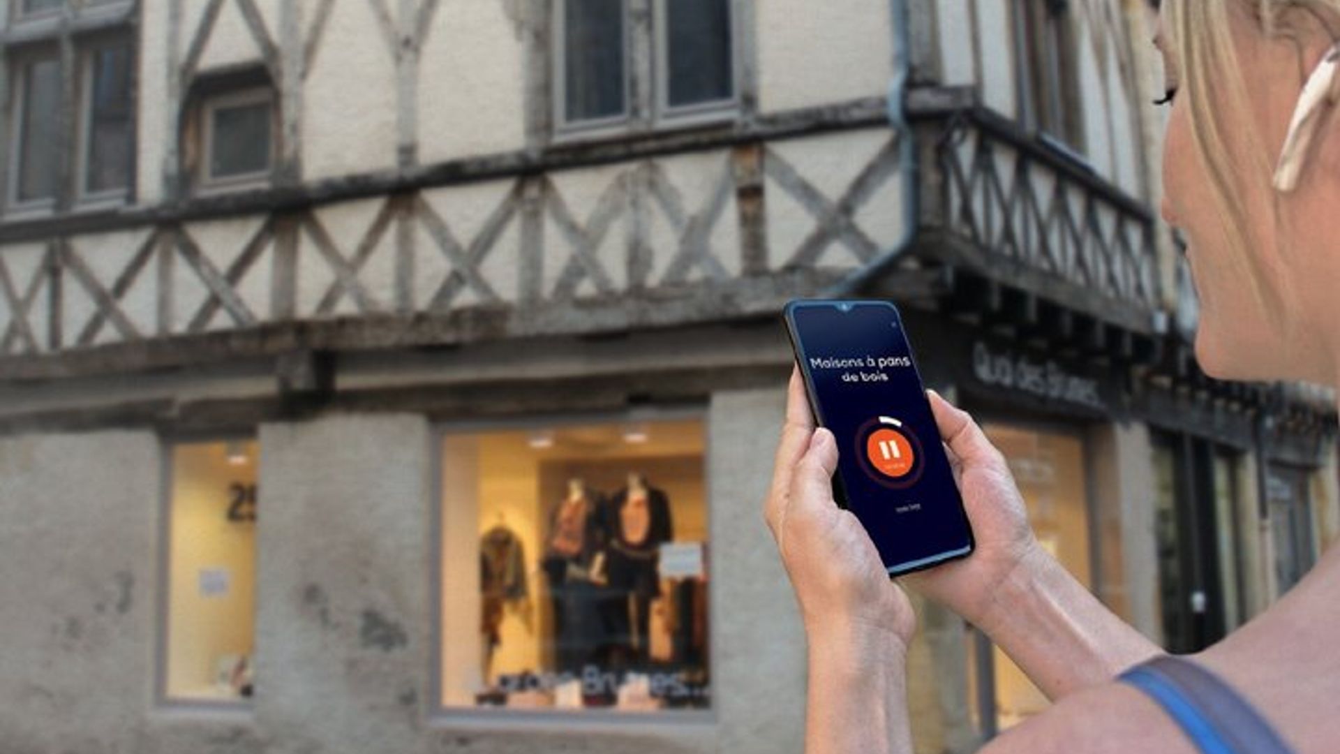 Roanne: 1h15 audio guided walking tour and 20 audio commentaries