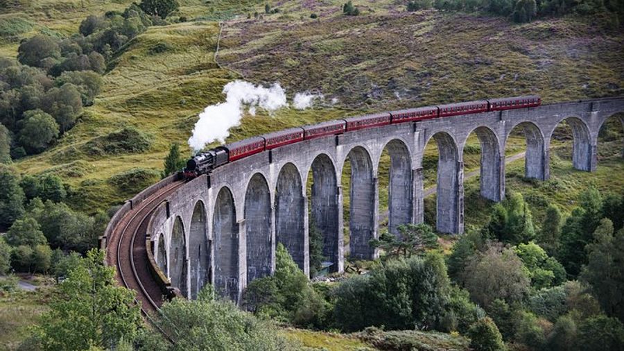 Glenfinnan Viaduct and Great Glen Private Tour From Inverness