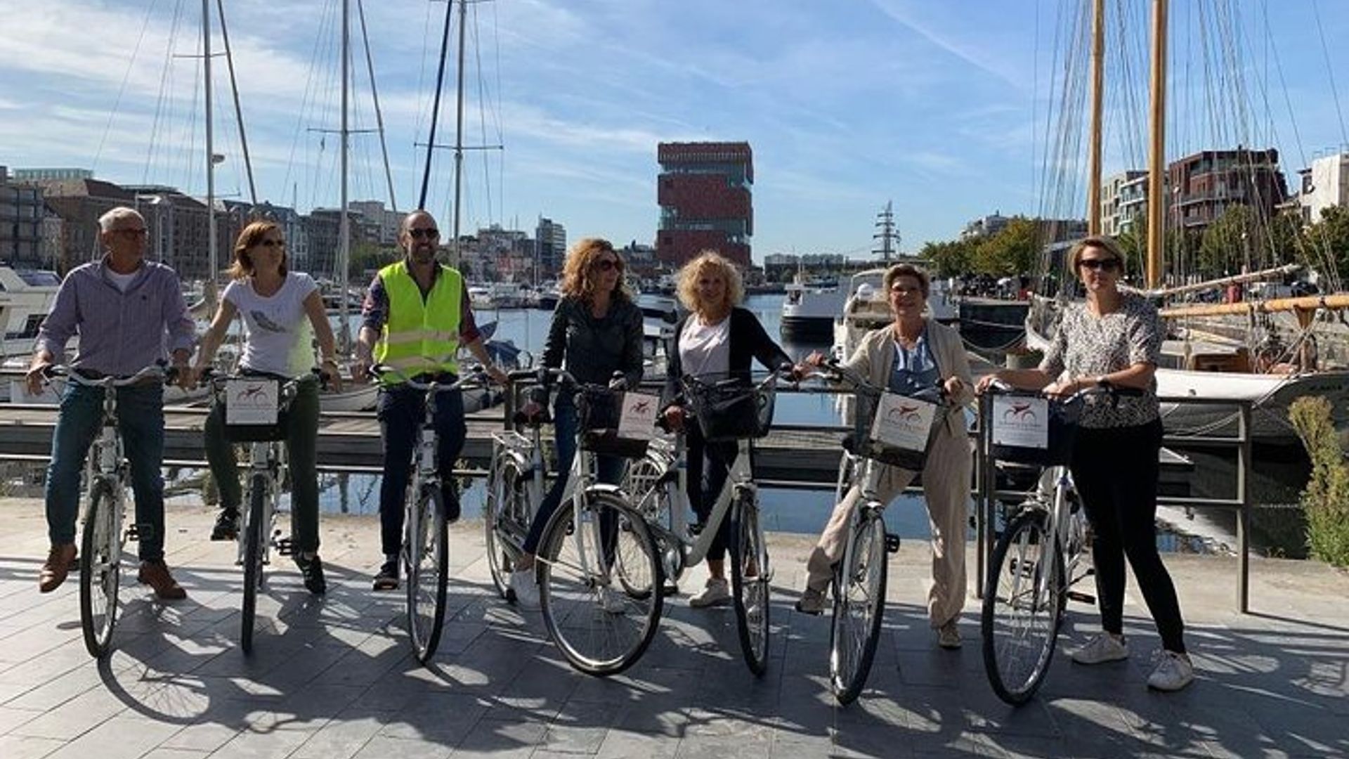 Guided Bike Tour: 2 Hours Highlights of Antwerp