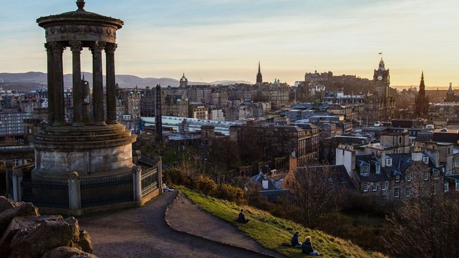 Edinburgh Walking Tour With Castle Ticket Included