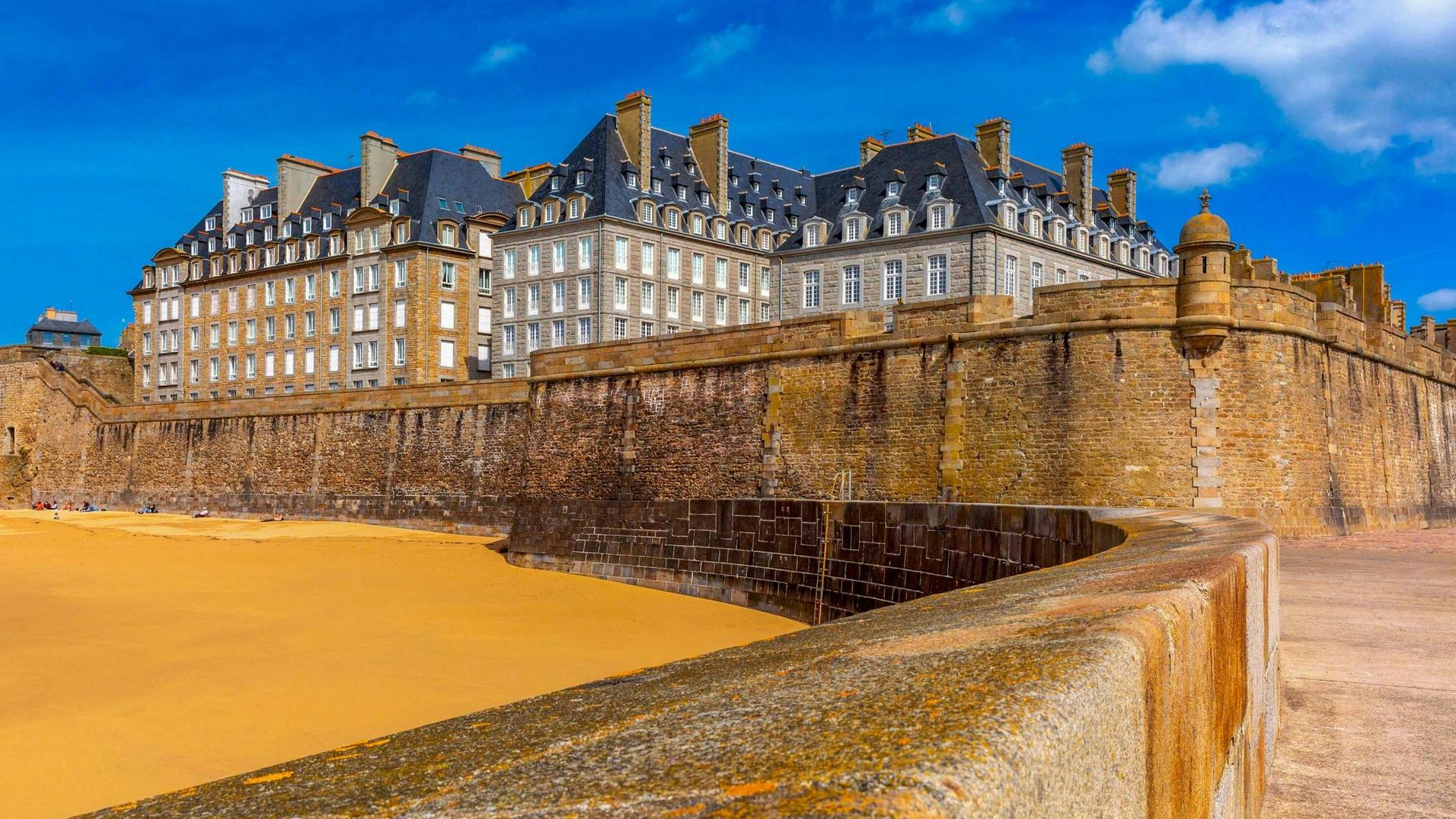 Saint-Malo self-guided walking tour with audio app