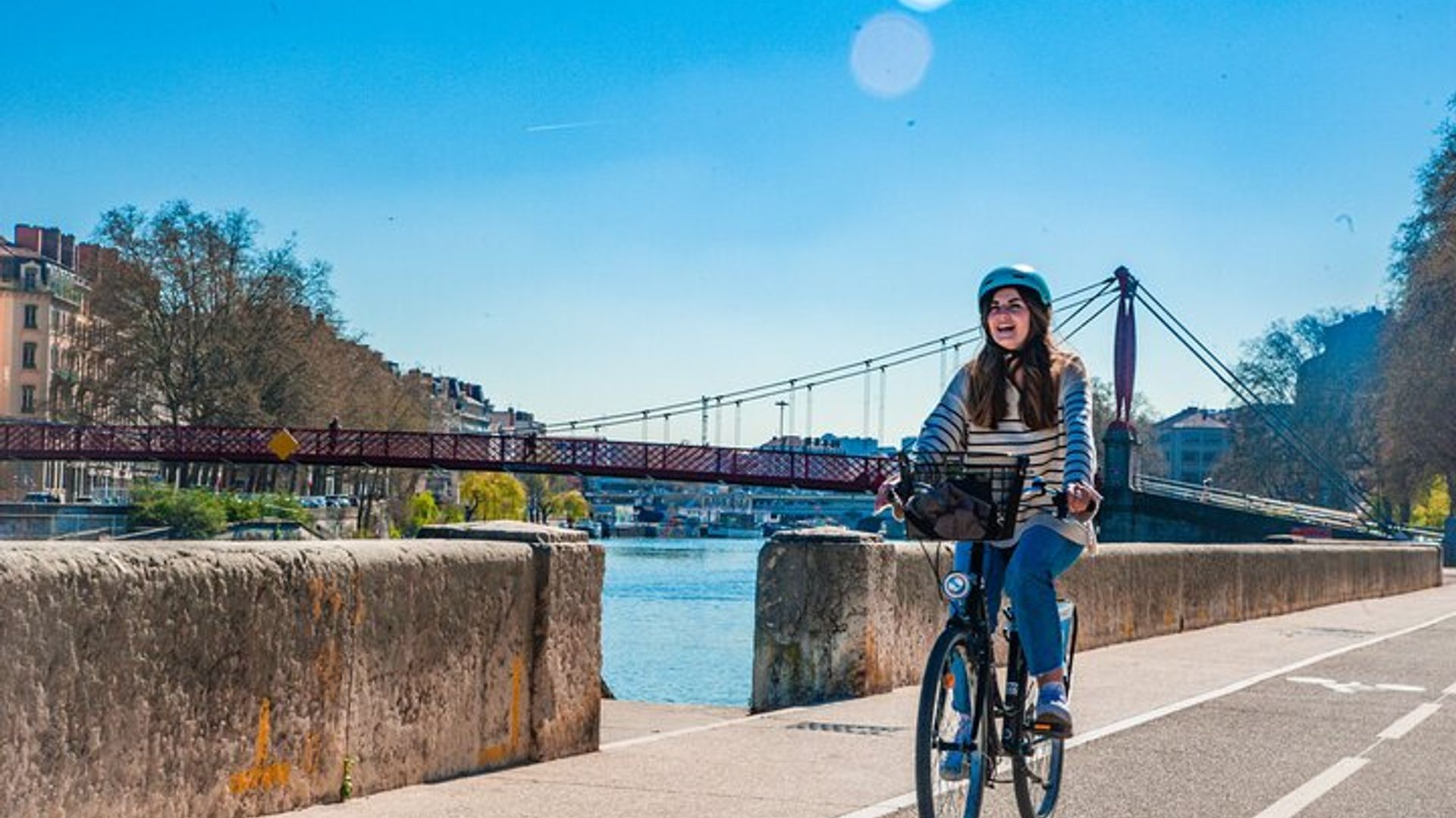 Bike Tour by ComhiC - 2h Heading to Tête d'Or Park