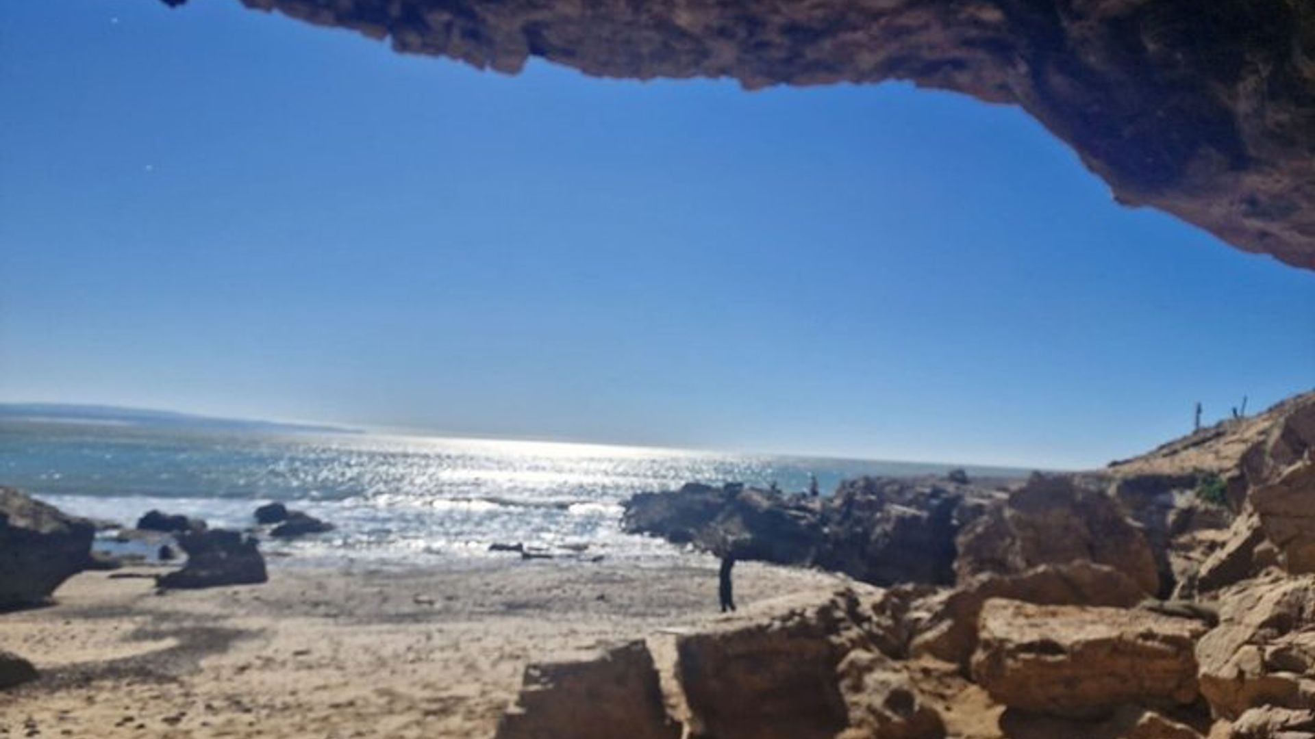 Excursión secreta en Cabo Sim: Vista panorámica entre el mar y el desierto.