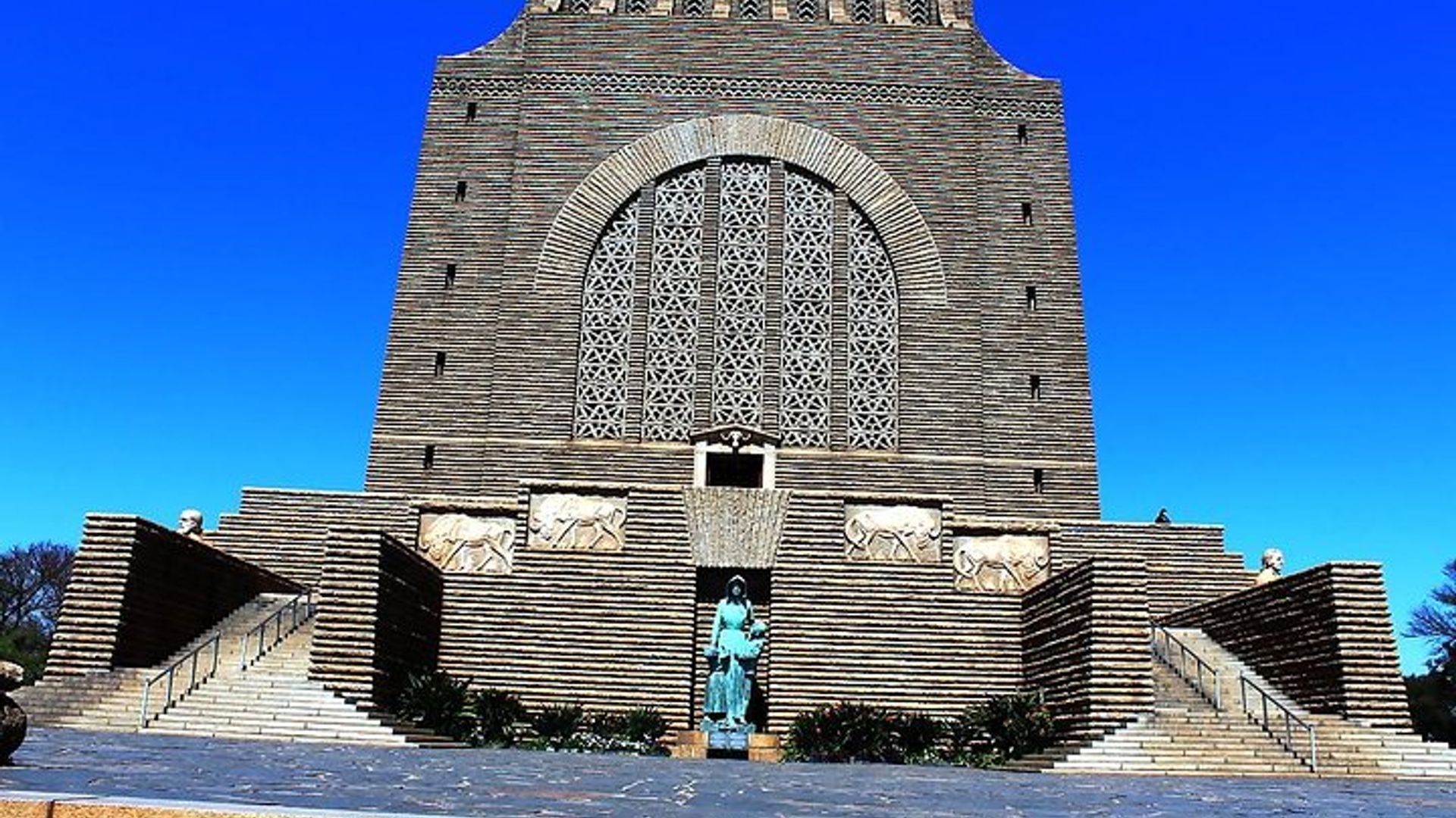 Apartheid History Tour: Pretoria and Soweto from Johannesburg