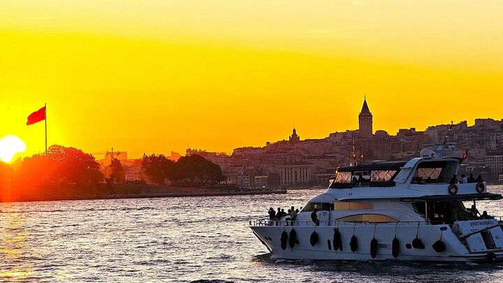 Istanbul Sunset Bosphorus Sightseeing Cruise on Luxury Yacht