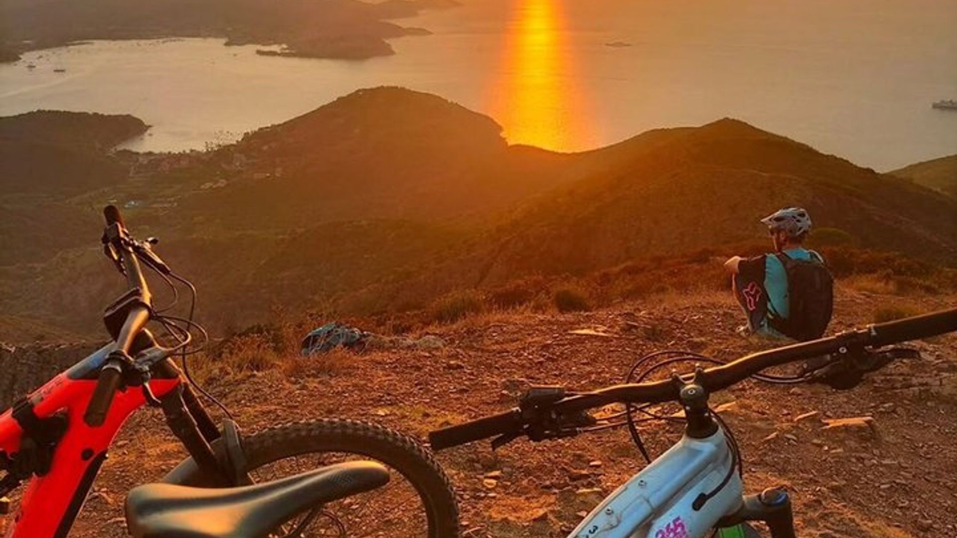 Excursion magique en E-bike au coucher du soleil à Capoliveri