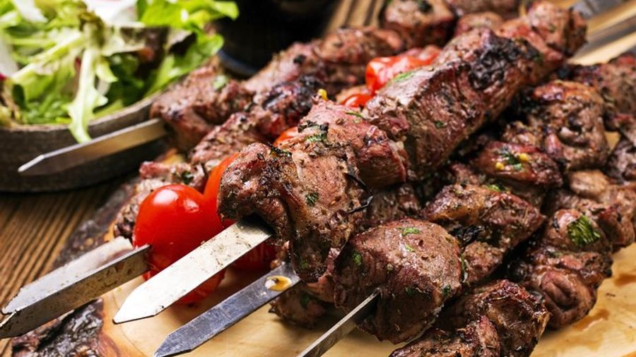 Dubai: Evening Quad Bike, Desert Safari and VIP BBQ Dinner