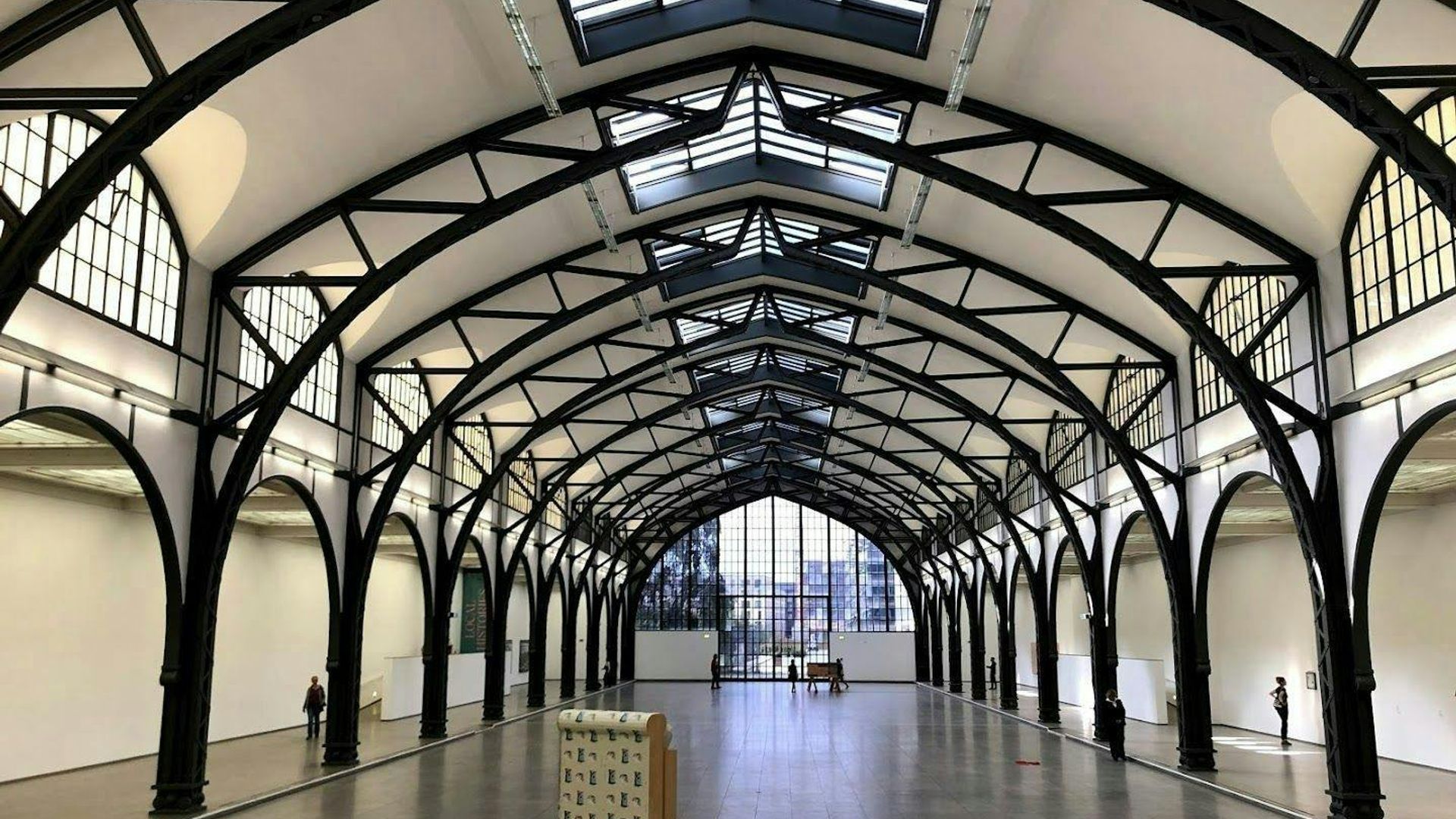Berlin's history audio tour with Hamburger Bahnhof access