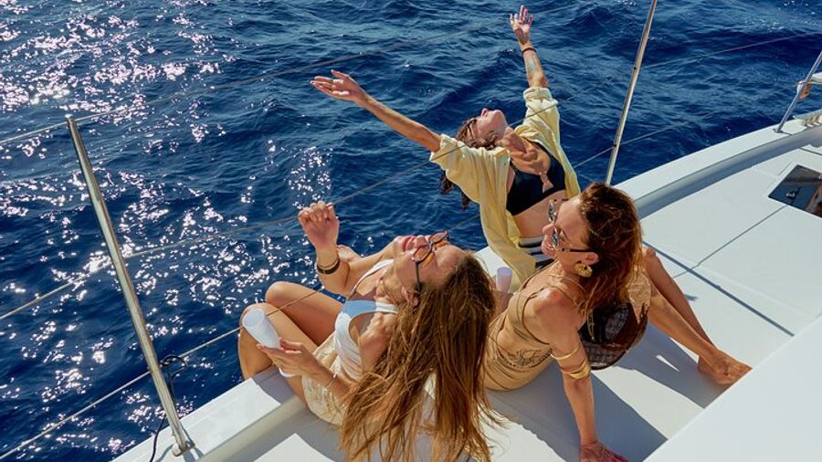 Chania: Afternoon Catamaran trip - Dinner, Drinks & Sunset
