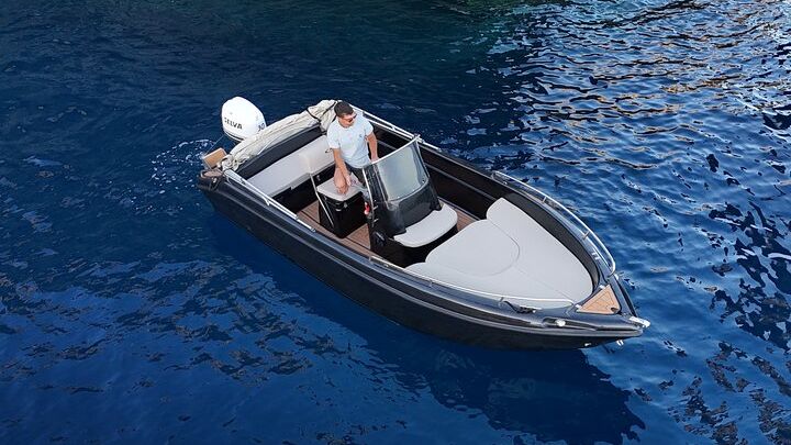 Santorini Half- or Full-Day 6-Person Boat Rental (No License)