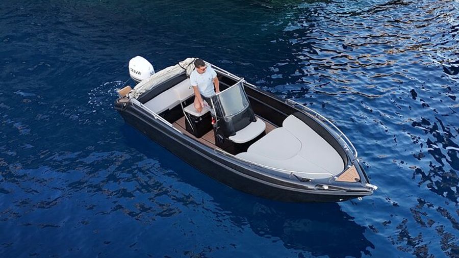 Santorini Half- or Full-Day 6-Person Boat Rental (No License)