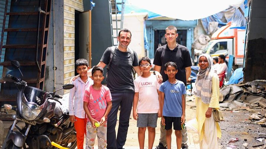 Mumbai: Dharavi Slum & Dhobi Ghat Laundry Tour