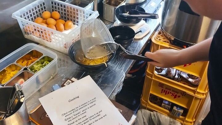 Easy Ramen making experience in Kabukicho, Shinjuku