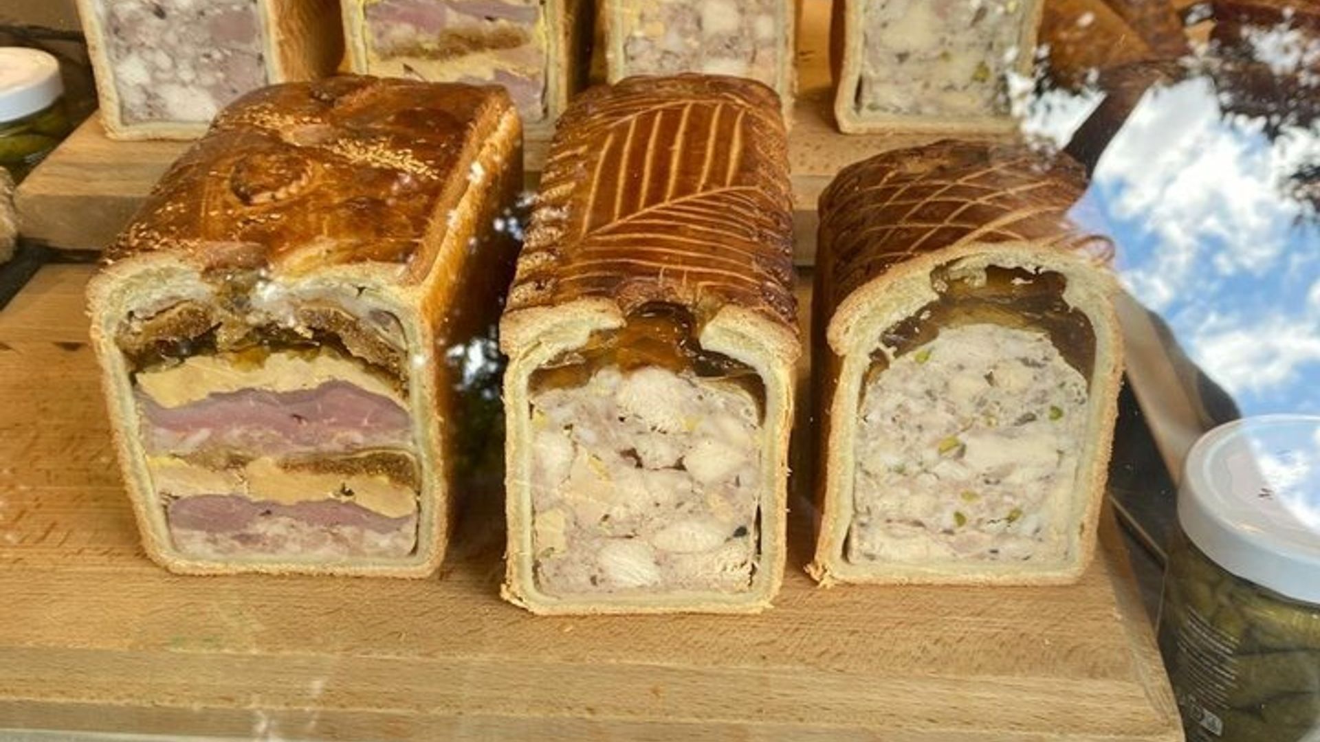 Marais District with Wine-and-Cheese Tasting in Paris