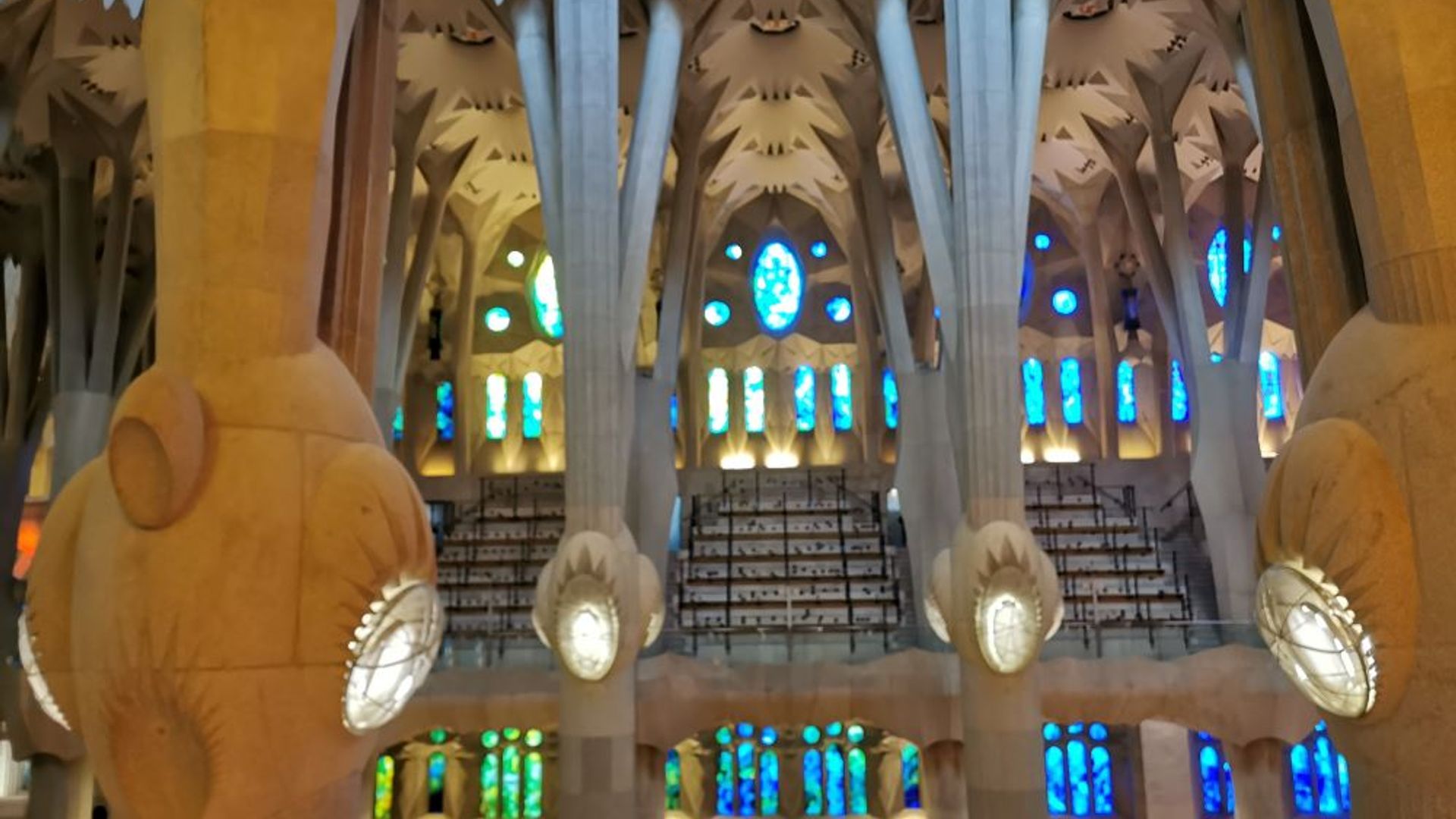 Go With A Local: Skip-The-Line Sagrada Família Tour in French