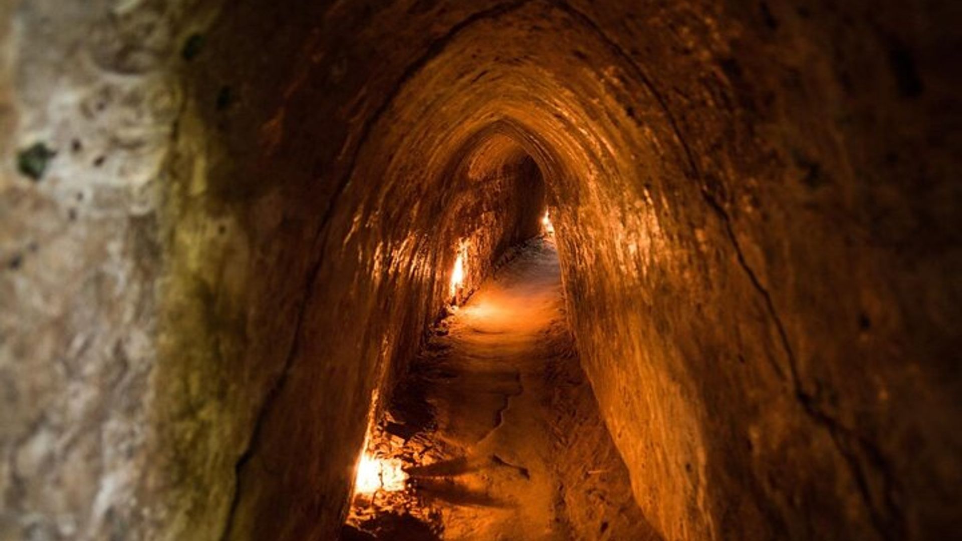Visite privée: Tunnels de Cu Chi - Visite des temples de Cao Dai