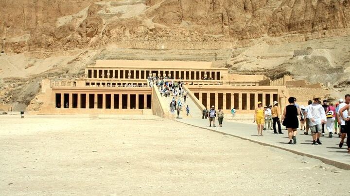 Aswan to Luxor 4-Day Nile Cruise: Tours and Hot Air Balloon
