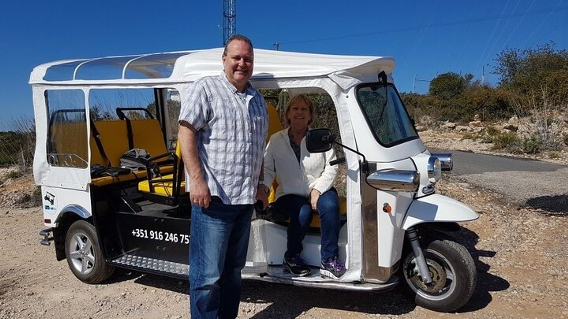 Faro-Stadtrundfahrt mit elektrischen Tuk-Tuks