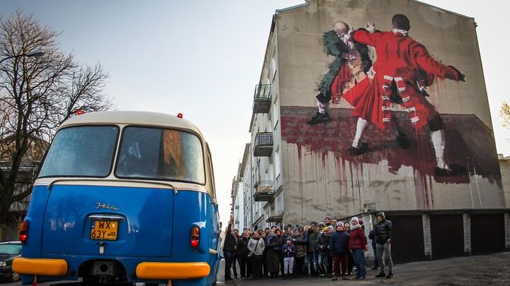 Warsaw: Guided Tour of the Praga District by Retro Bus
